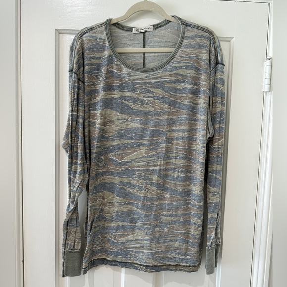 We the Free people distressed army print think king sleeve shirt top - Picture 2 of 11